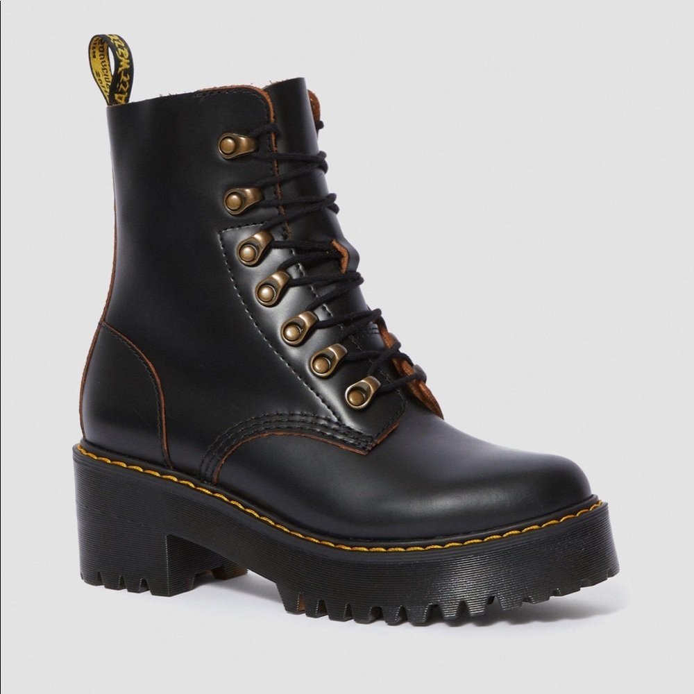 NWOT Leona Women’s Vintage Smooth Leather Boots